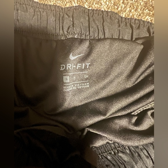 nike running shorts size small - Picture 3 of 3
